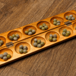 Atelier : fabrication d'un jeu d'awalé (médiathèque)