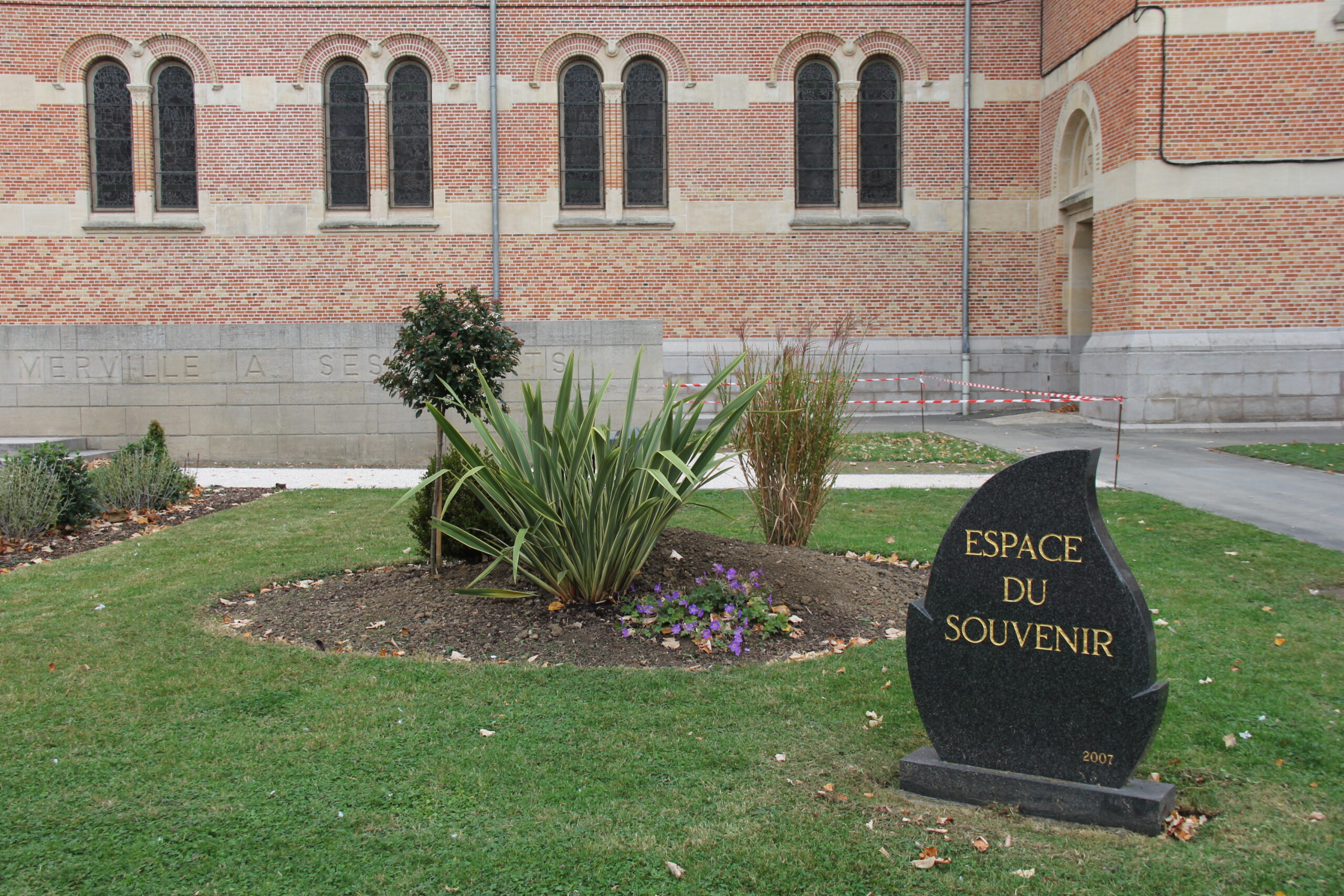 Remise des médailles du travail et défilé juqu'au Monument aux Morts